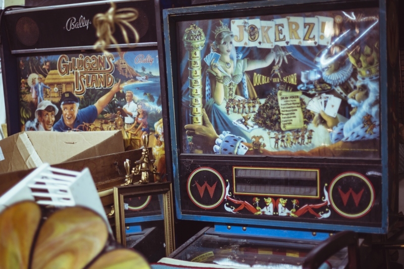 8689240-vintage-arcarde-game-machines